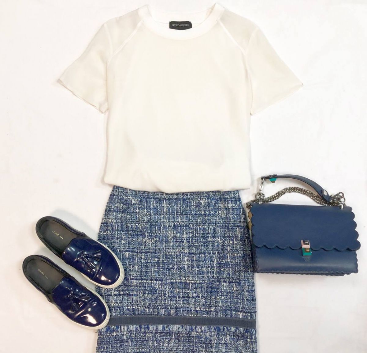 Кофта Sportmax размер 40 цена 6 154 рубЮбка/твид / Brooks Brothers размер 4 цена 4 616 рубСлипоны CELINE размер 39.5 цена 7 693 рубСумка FENDI