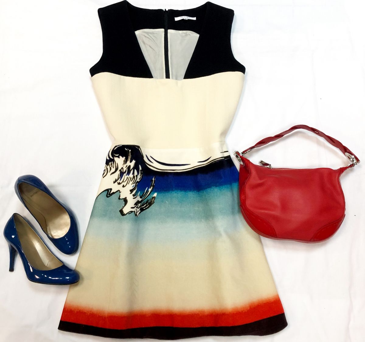Платье CARVEN размер 38 цена 7 693 руб 
Сумка ESCADA