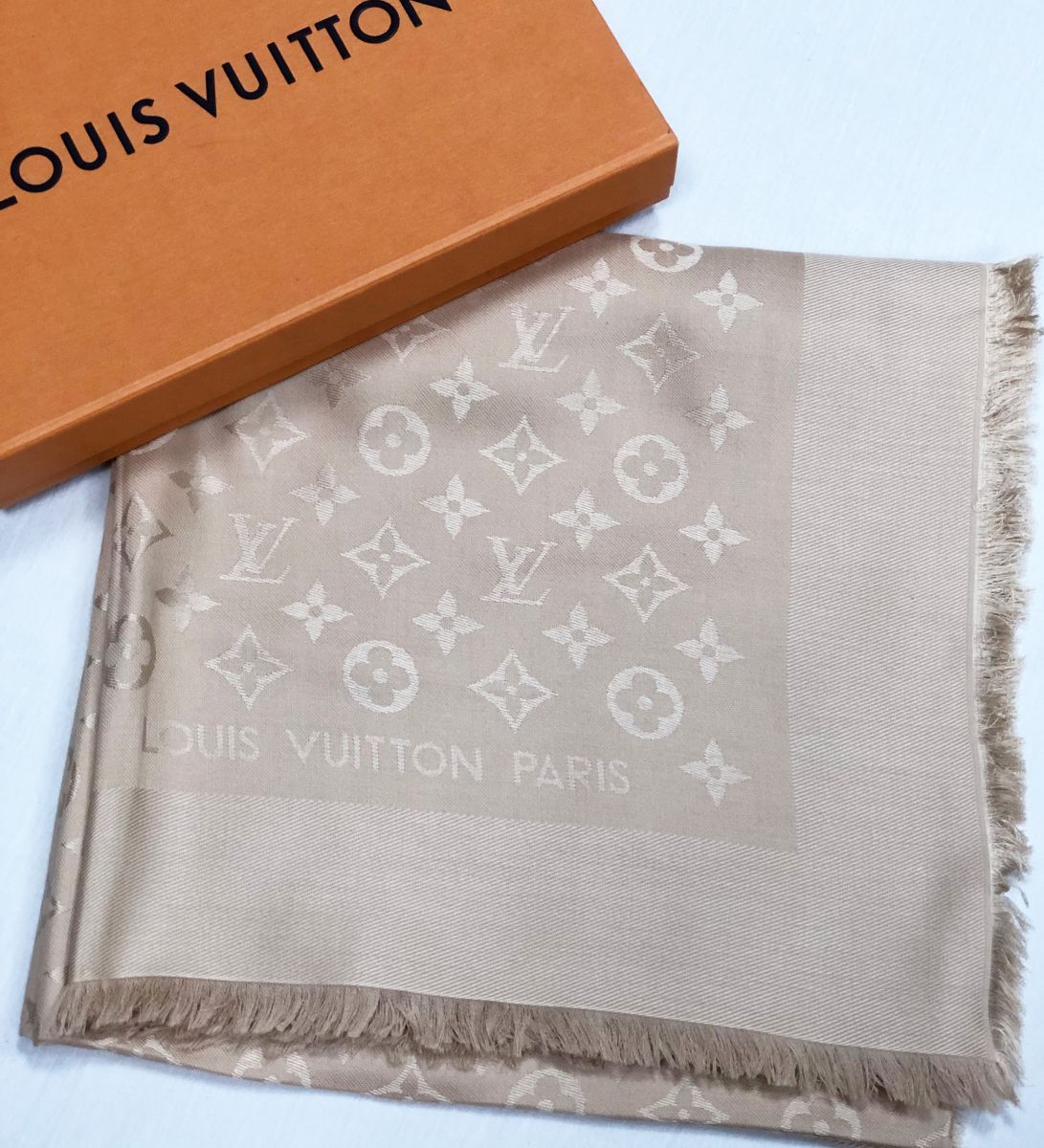 Палантин Louis Vuitton размер 140/140 цена 23 483 руб