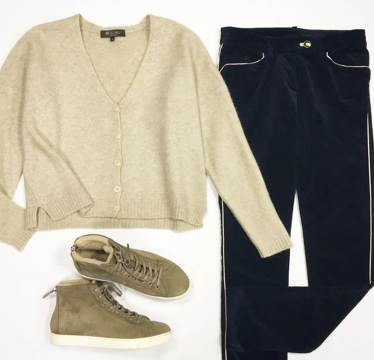 Кофта / кашемир / Loro Piana  размер S цена 23 077 руб Брюки / бархат / Isabel Marant  размер 36 / 40 / цена 4 616 руб Кеды Gianvito Rossi  размер 38 цена 12 308 руб