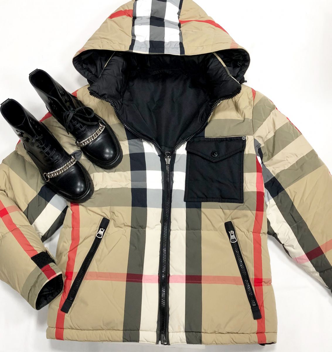 Пуховик / двухсторонний/ Burberry размер M цена 92 310 руб
Ботинки Burberry размер 37 цена 46 155 руб
