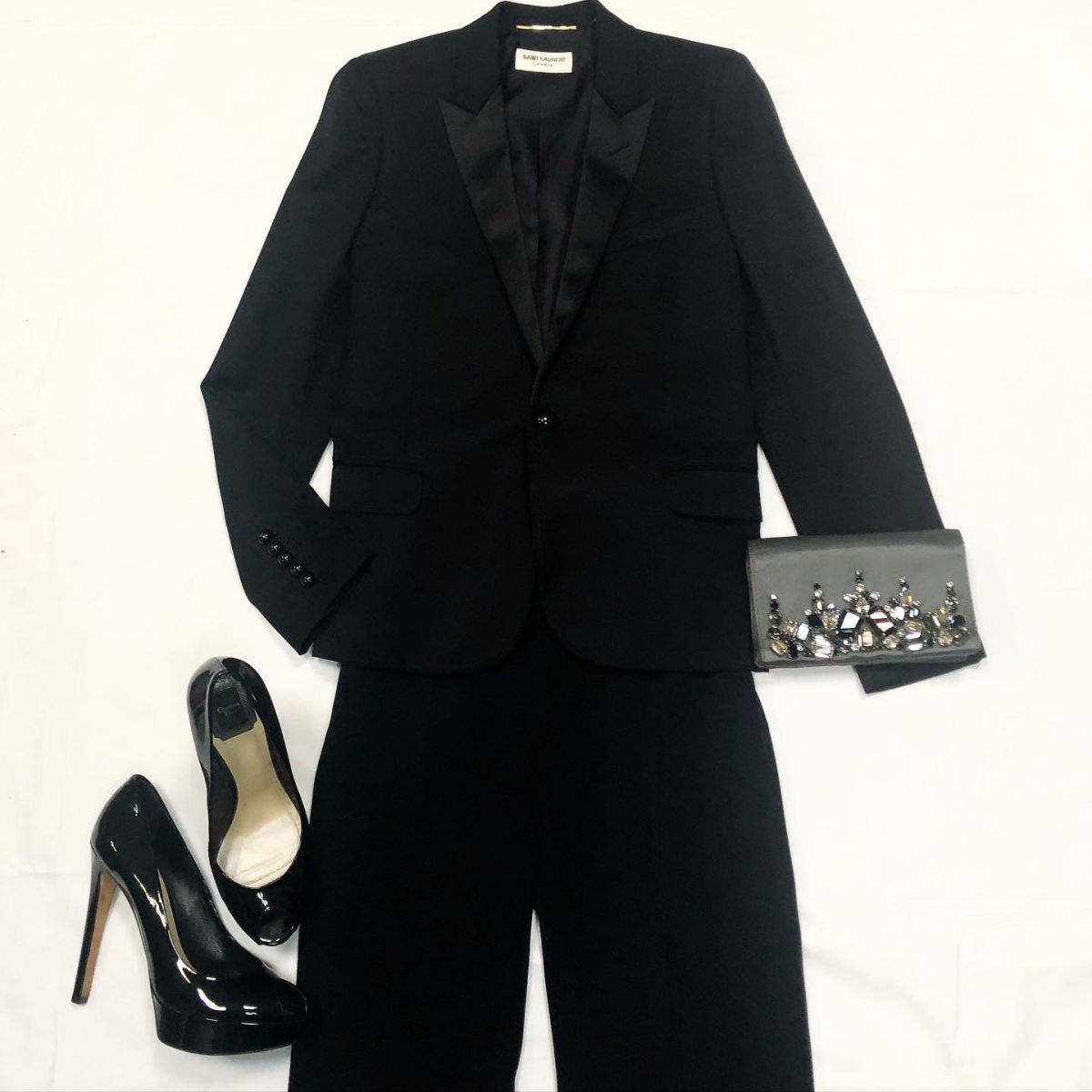 Жакет Saint Laurent размер 38 цена 18 462 руб Брюки Stella McCartney размер 40 цена 6 154 руб Туфли Christian Dior размер 39.5 цена 7 693 руб Клатч Prada