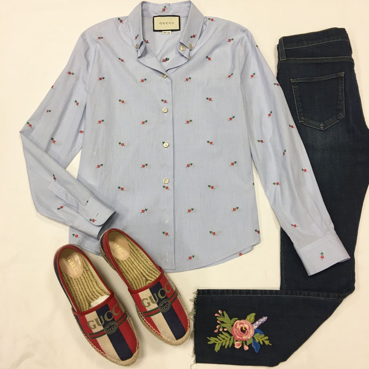 Рубашка Gucci  размер 40 цена 10 770 руб Джинсы Gucci  размер 25 цена 4 616 руб Эспадрильи Gucci  размер 40.5 цена 30 770 руб