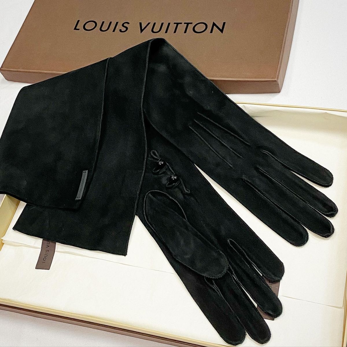 Перчатки / замша / Louis Vuitton  размер S цена 10 770 руб 
