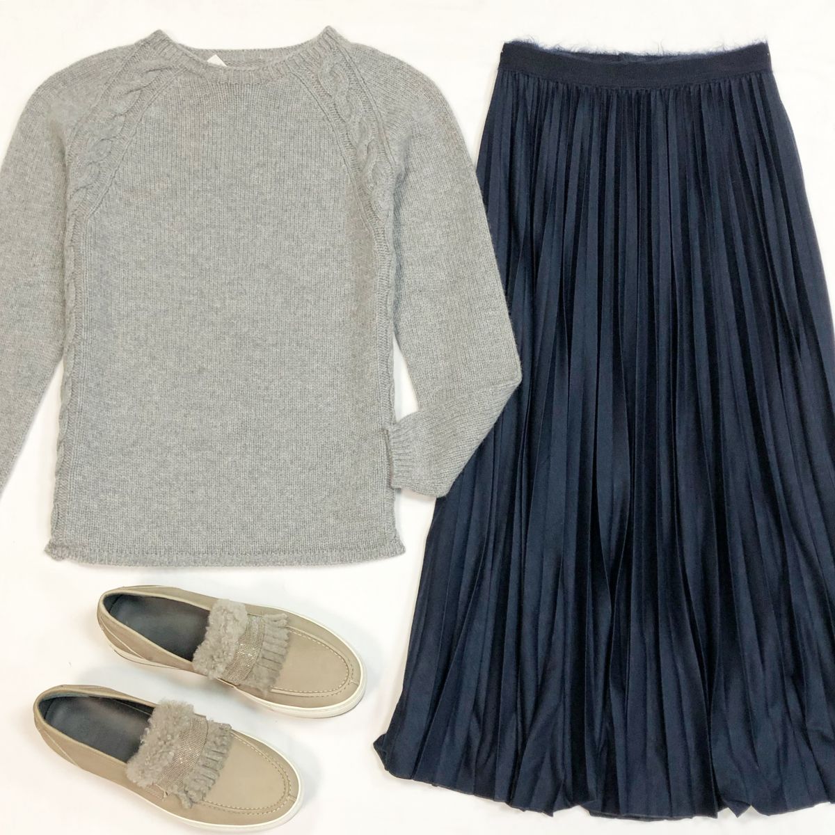 Кофта Max Mara размер 40 цена 7 693 рубЮбка Max Mara размер S цена 7 693 рубЛоферы Brunello Cucinelli размер 39.5 цена 38 463 руб