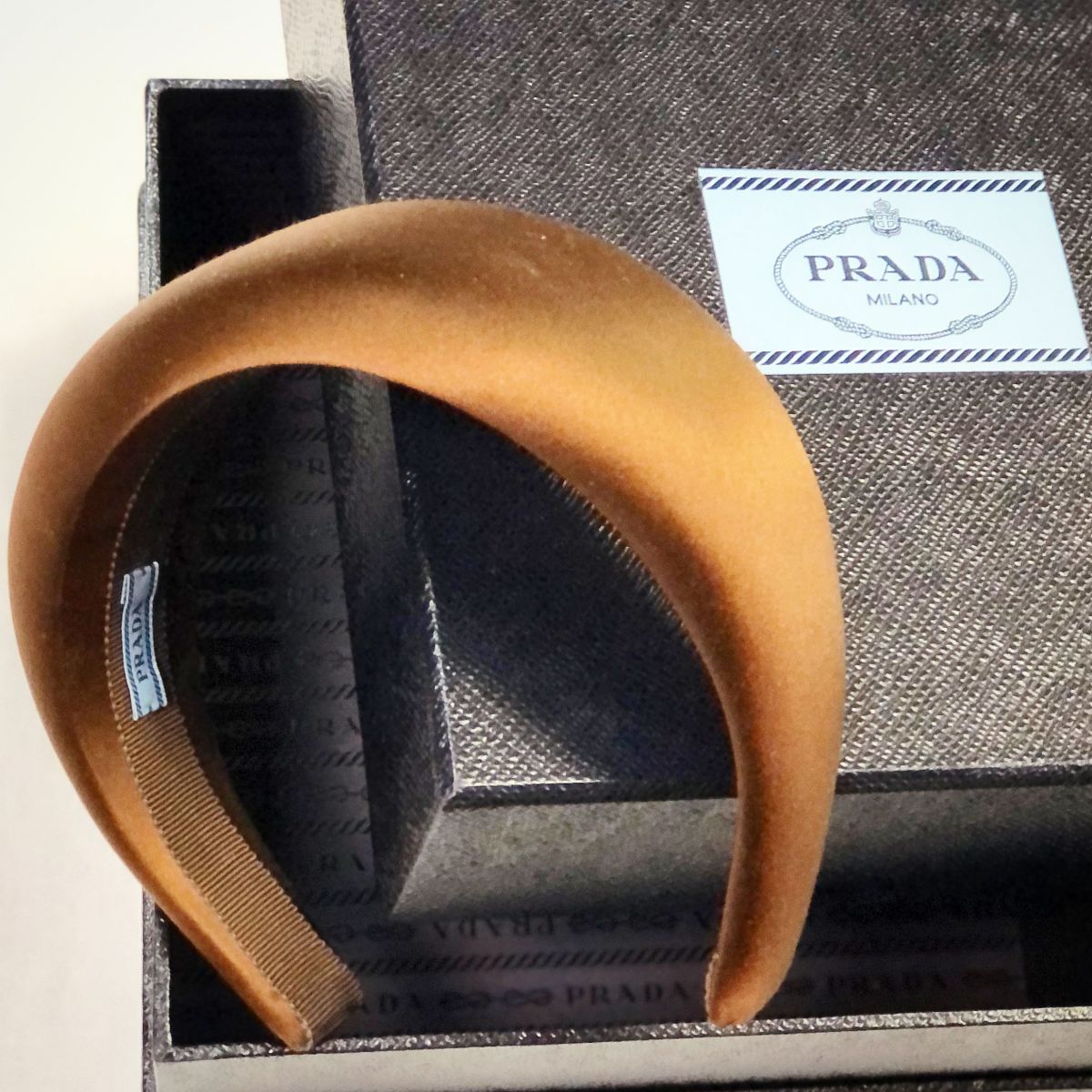 Ободок Prada  цена 9 231 руб 