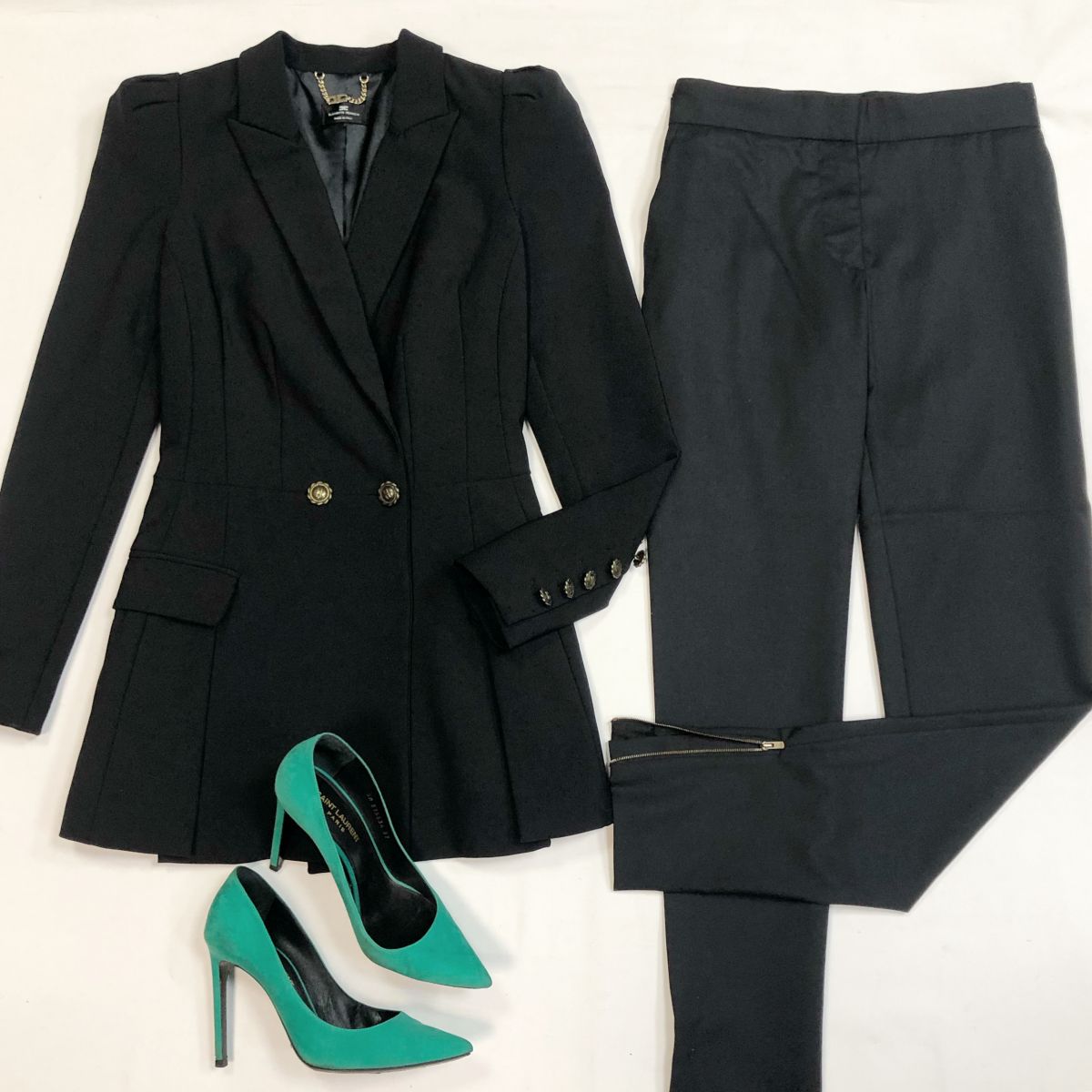 Жакет Elisabetta Franchi размер 42 цена 7 693 рубБрюки Stella McCartney размер 40 цена 4 616 рубТуфли Saint Laurent размер 37 Цна 3 077 руб