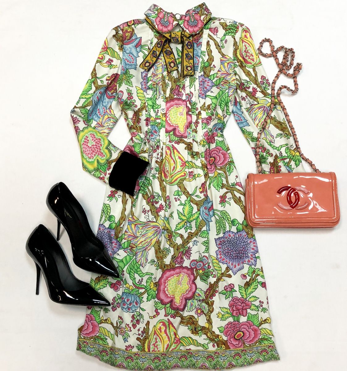 Платье/камни/ Gucci размер 36 цена 61 540 руб
Туфли Dolce Gabbana размер 41 цена 23 078 руб
Сумка Chanel