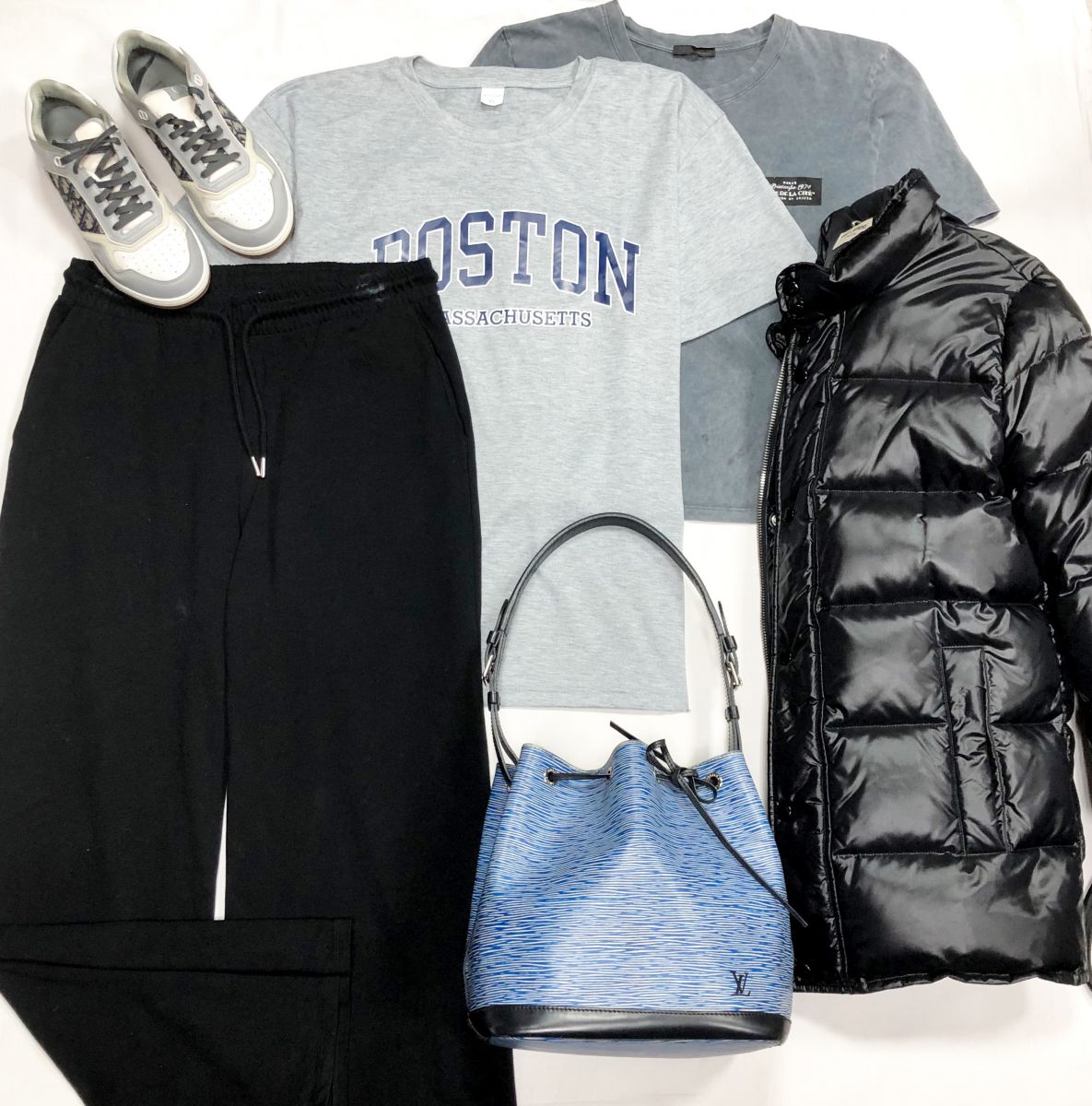 Футболки размер XL/ L цена по 1 566 руб
Брюки размер L цена 4 697 руб
Кроссовки Christian Dior размер 40.5 цена 31 310 руб
Сумка Louis Vuitton