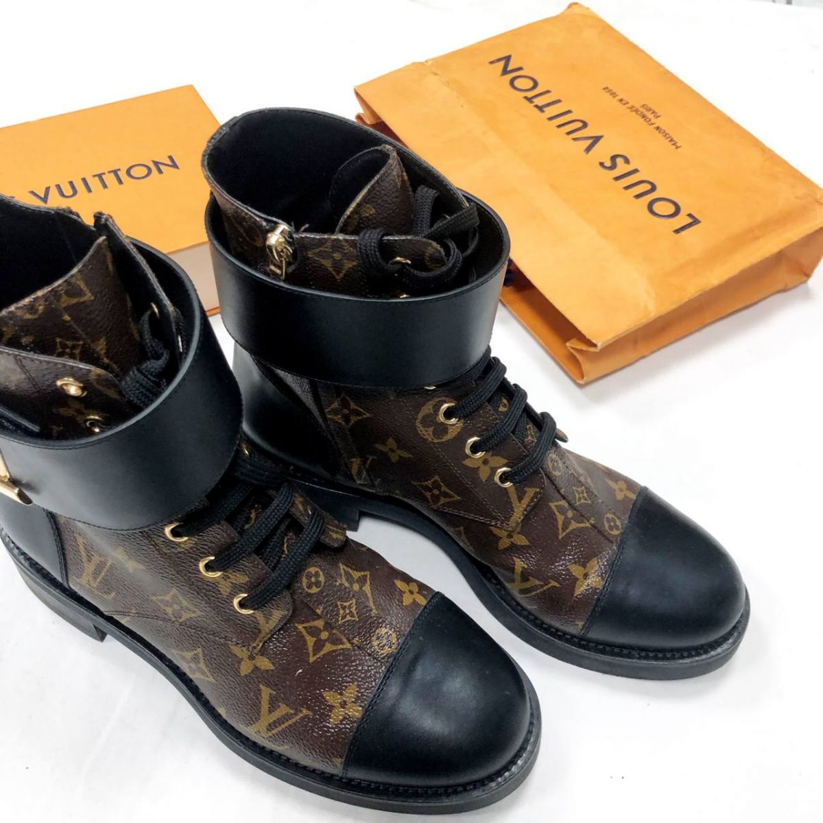 Ботинки LOUIS VUITTON размер 40 цена 46 965 руб