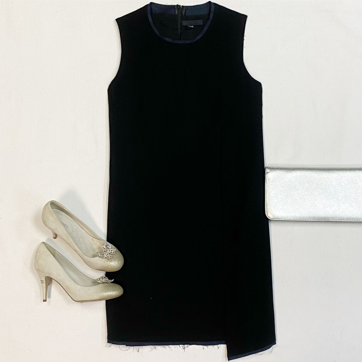 Платье Jil Sabder размер 38 цена 10 770 рубТуфли Chanel размер 37 цена 23 078 рубКлатч Tom Ford