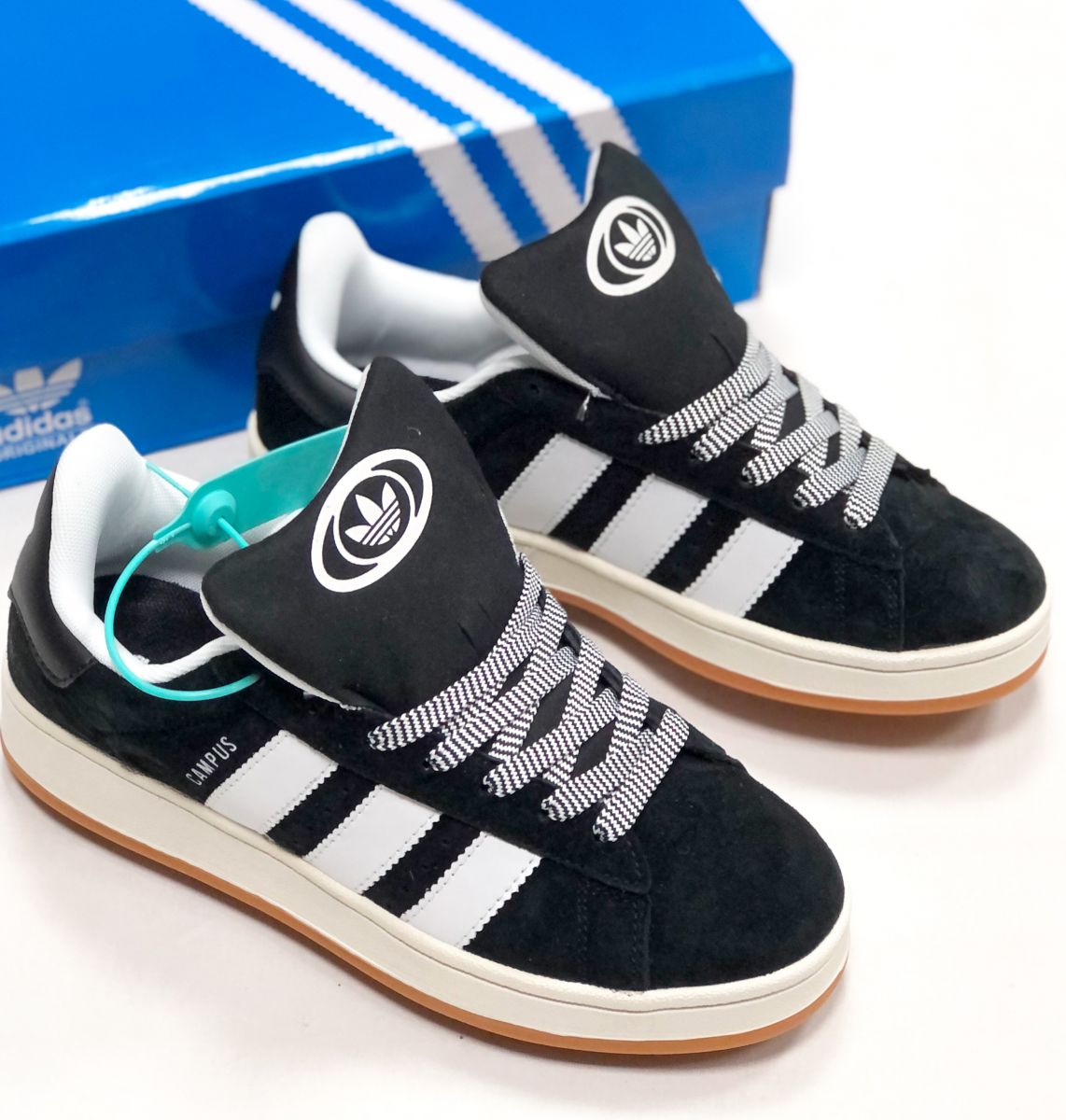 Кеды Adidas размер 41 цена 7 828 руб/ в коробке/
