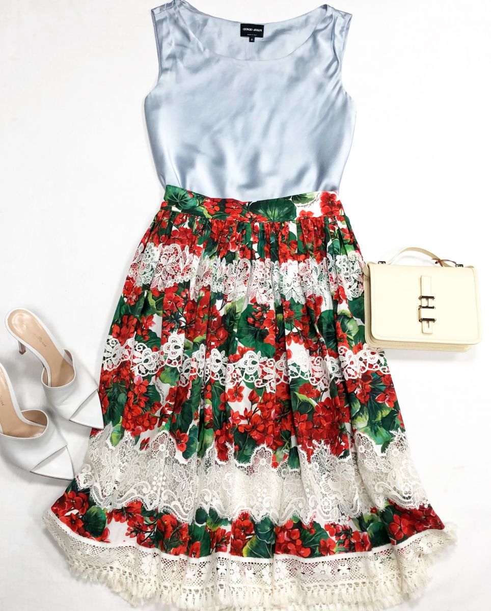 Юбка /шитье/ Dolce Gabbana размер 38 цена 23 483 руб
Топ /шелк/ Armani размер 46 цена 7 828 руб
Сабо Gianvito Rossi размер 38 цена 23 483 руб
Сумка LORO PIANA