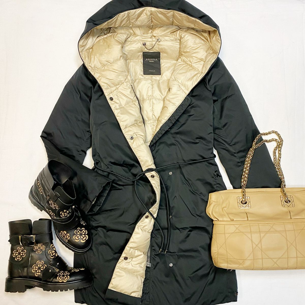 Пуховик Weekend Max Mara  размер 46 цена 18 463 руб Ботинки Alexander Mcqueen  размер 39 цена 15 385 рубСумка Christian Dior 