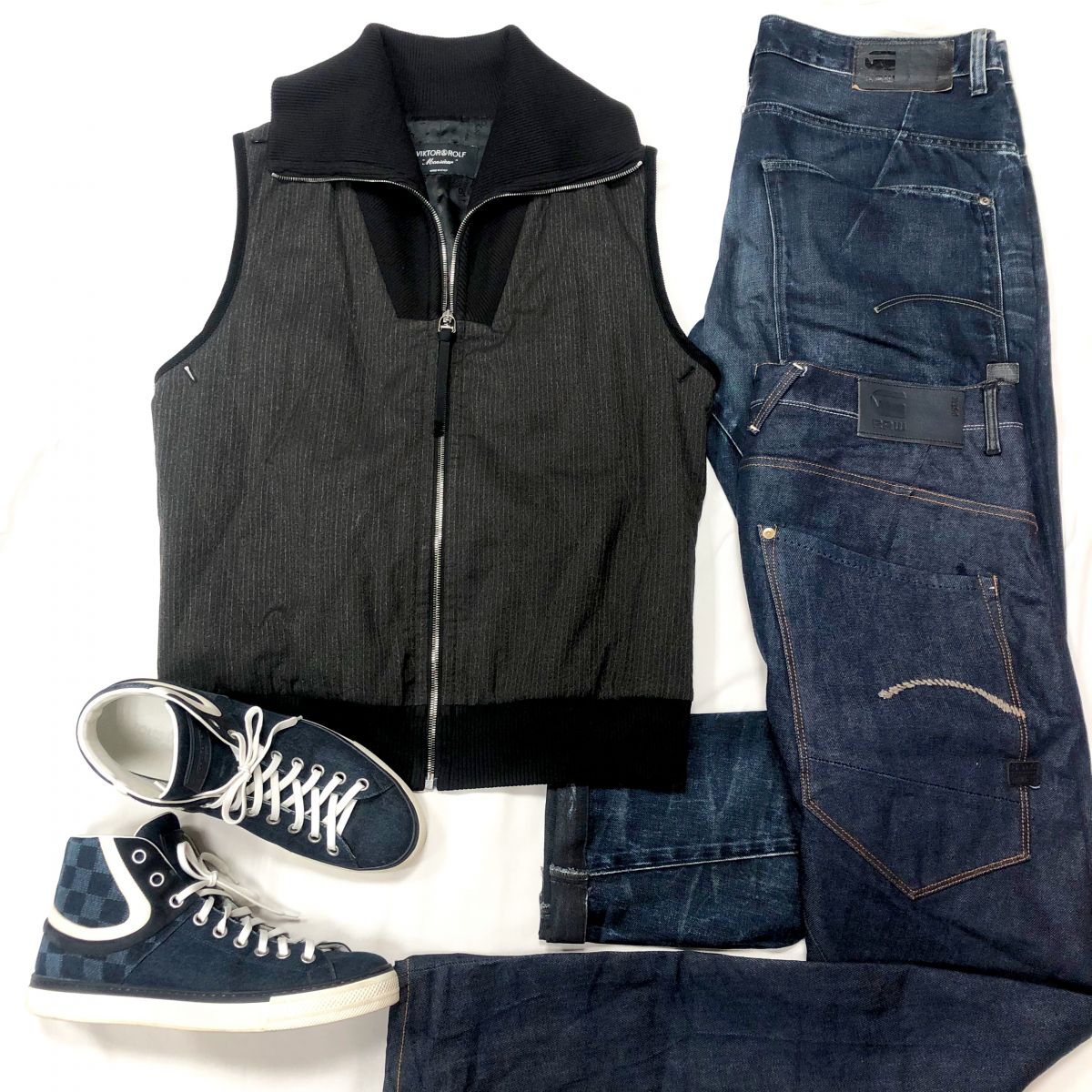 #Mechtamen
Жилет VIKTOR &amp; Rolf размер 52 цена 9 231 руб 
Джинсы RAW размер 35 цена по 15 385 руб 
Кеды LOUIS VUITTON размер 7.1/2 цена 25 385 руб