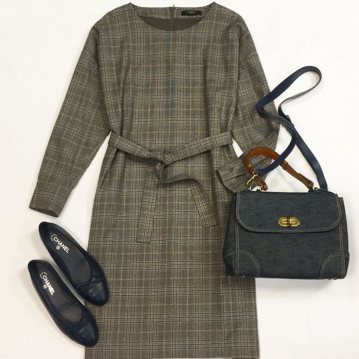 Платье MAXMARA размер 46 цена 12 308 рубБалетки CHANEL  размер 40.5 цена 23 078 рубСумка RALPHLAUREN 