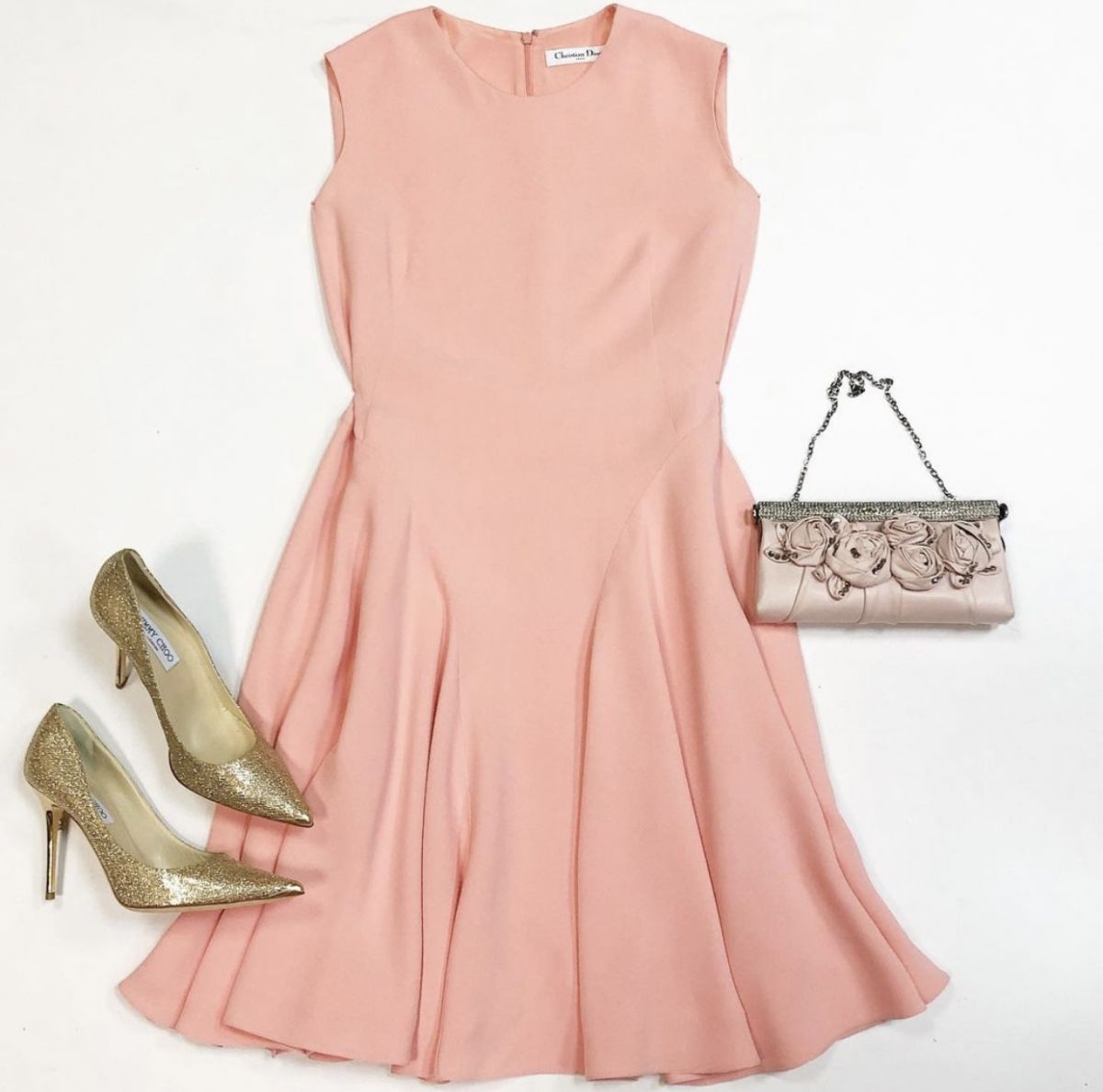 Платье Dior размер 42 цена 30 770 рубТуфли Jimmy Choo размер 39.5 цена 15 385 рубКлатч Valentino