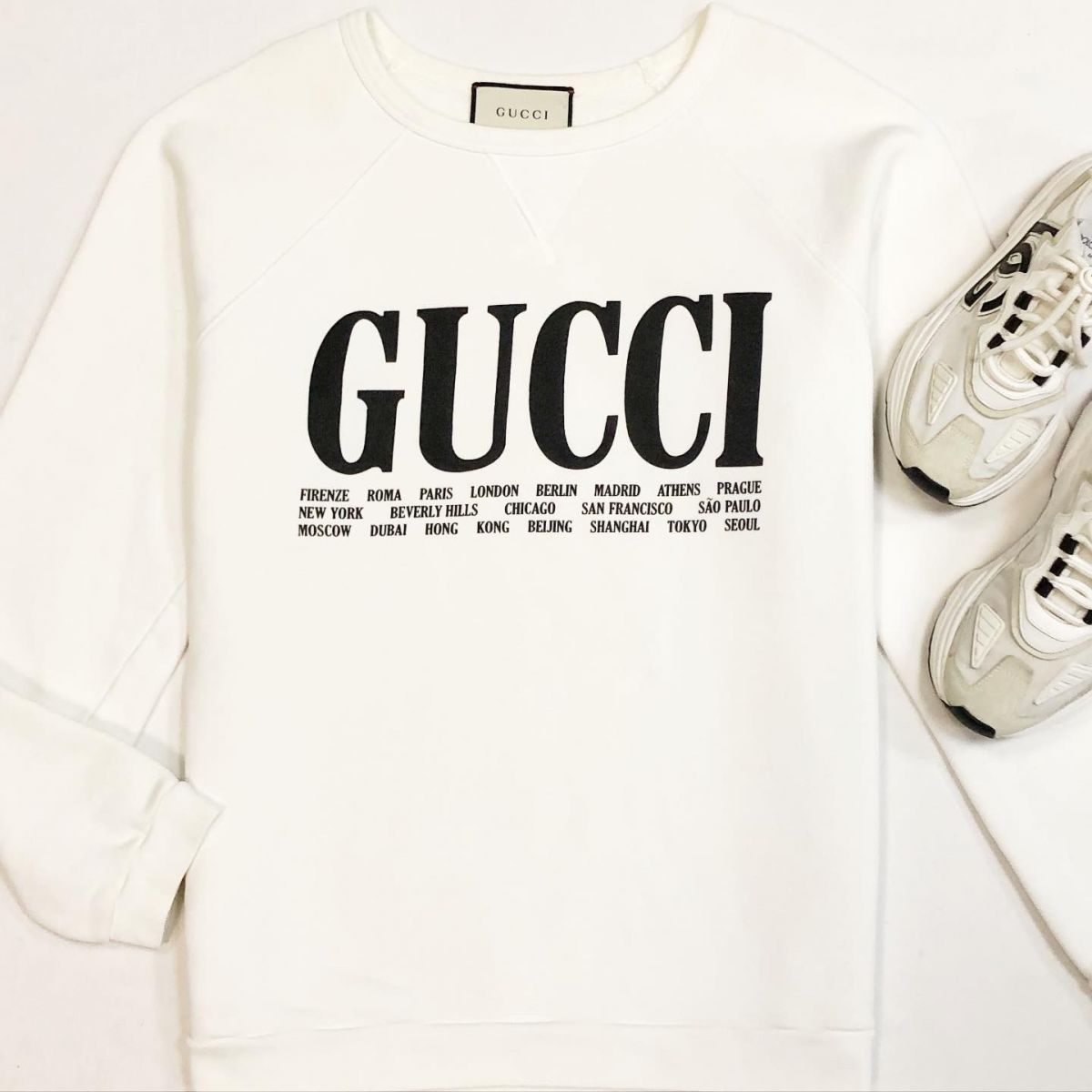 Толстовка Gucci размер L цена 23 078 рубКроссовки Dolce Gabbana размер 38 цена 30 770 руб