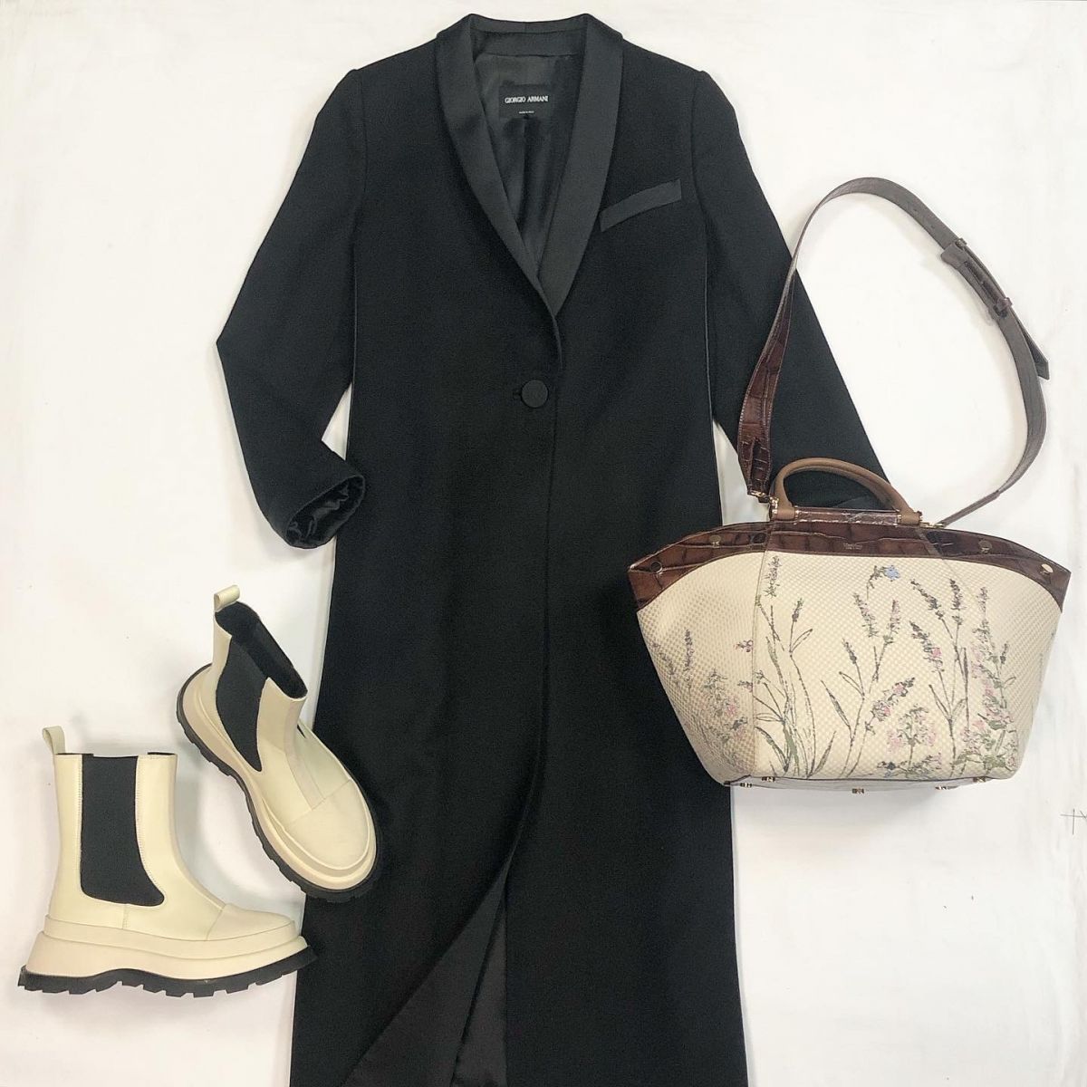 Пальто/кашемир/ ARMANI размер 48 цена 123 080 рубБотинки BOTTEGA VENETA размер 40 цена 27 693 рубСумка MAXMARA 
