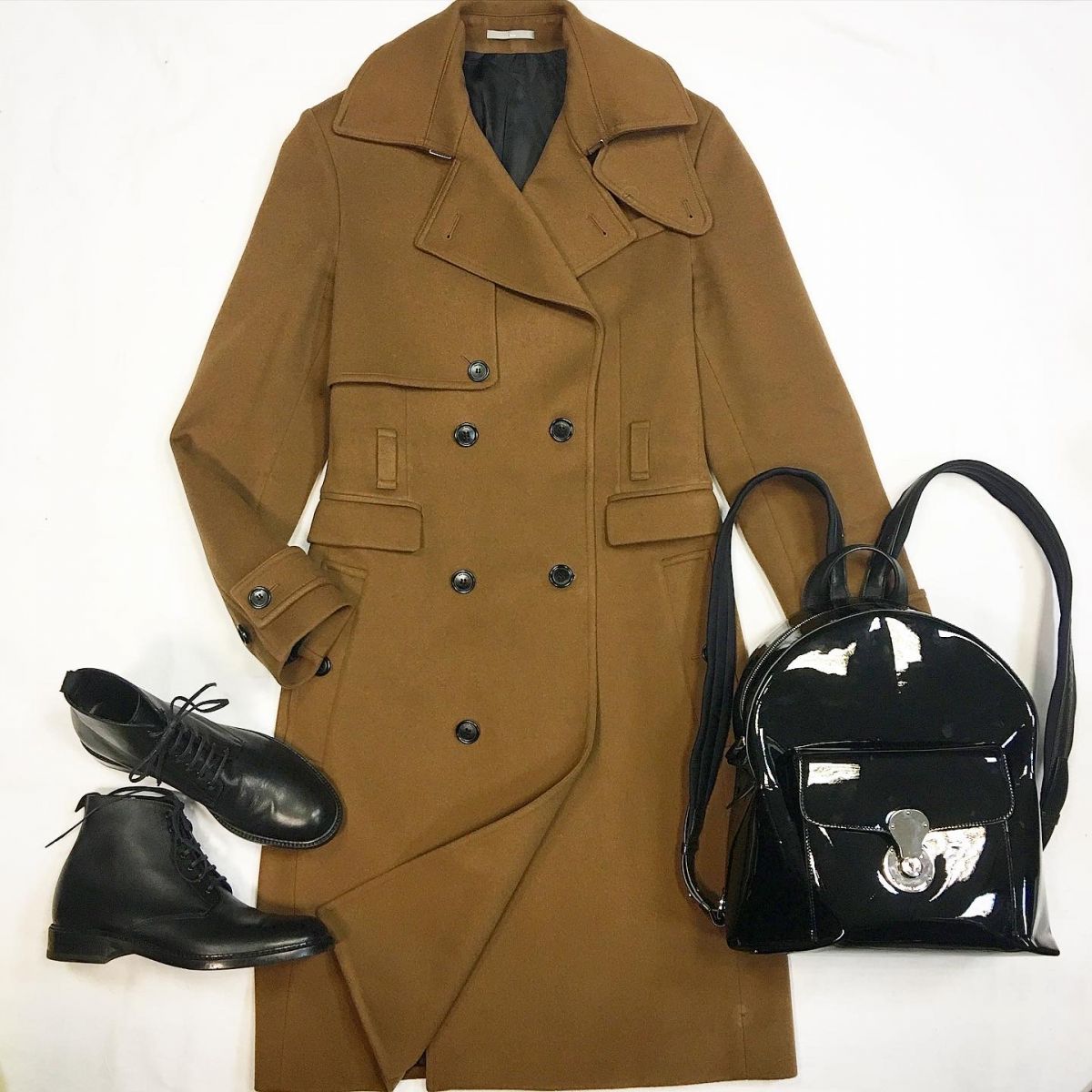 Пальто Dior размер 48 цена 53 847 руб Ботинки Saint Laurent размер 40 цена 30 770 руб Рюкзак Ralph Lauren 