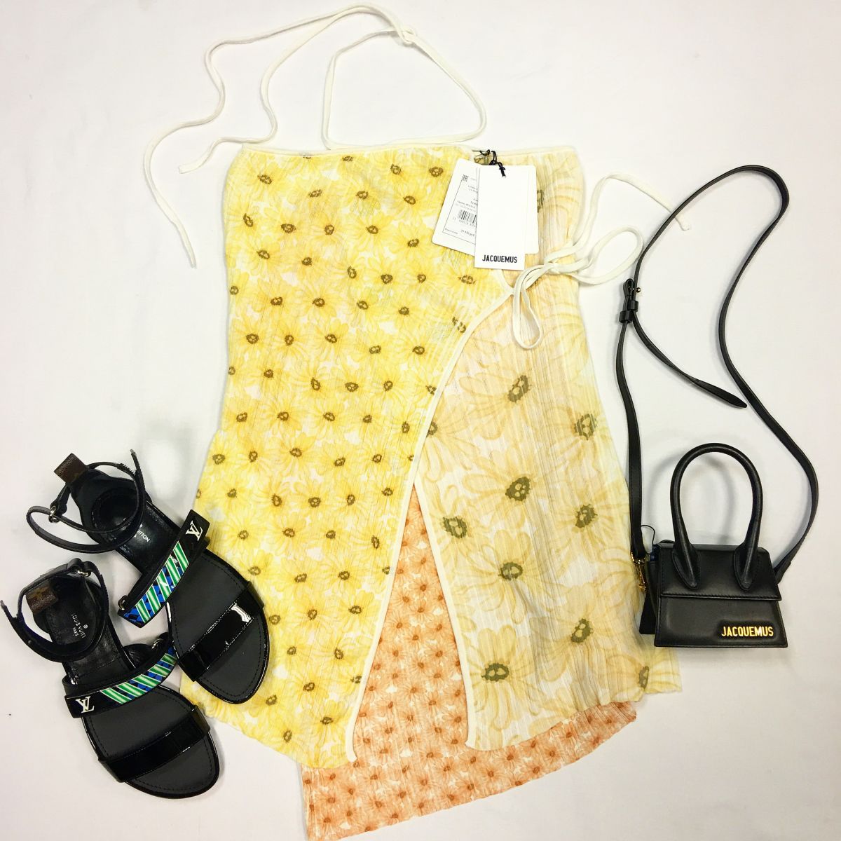 Платье Jacquemus  размер 34 цена 15 385 руб / новое с ценником / Босоножки Louis Vuitton  размер 37.5 цена 23 078 руб Сумка Jacquemus 