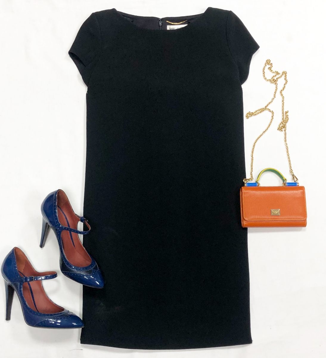 Платье Saint Laurent размер 34 цена 14 090 руб
Туфли BOTTEGA VENETA размер 38.5 цена 12 524 руб
Сумка Dolce Gabbana