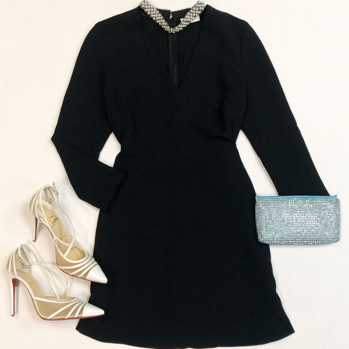 Платье Sandro размер 36 цена 4 616 рубТуфли Louboutin размер 38.5 цена 15 385 рубКлатч Escada