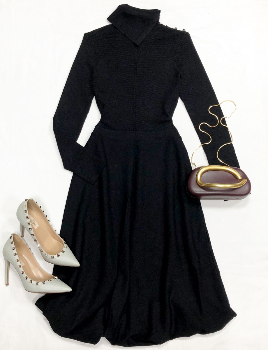 Платье размер M цена 7 828 руб
Туфли Valentino размер 37 цена 10 959 руб
Сумочка