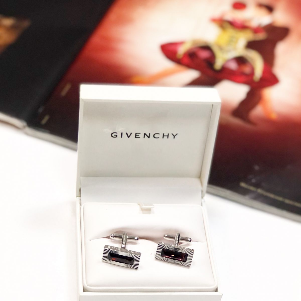 #MechtamenЗапонки Givenchy цена 7 693 руб