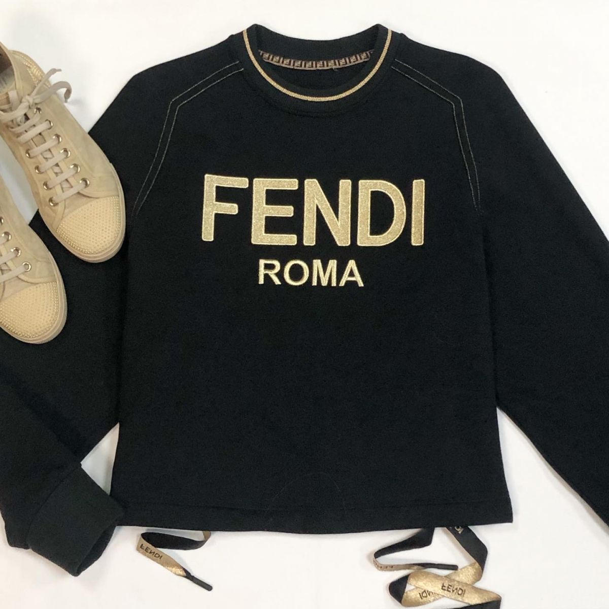Толстовка /люрекс/ Fendi размер S цена 18 462 рубКеды Louis Vuitton размер 39 цена 18 462 руб
