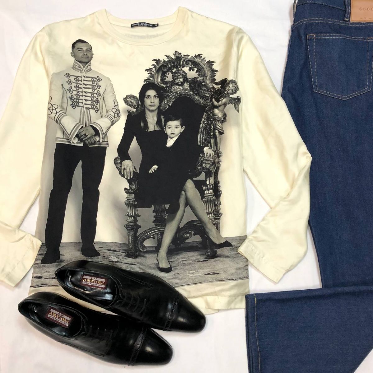 #Mechtamen
Кофта /шелк/ DOLCE GABBANA размер 46 цена 10 770 руб 
Джинсы Gucci размер 25/39 цена 12 308 руб 
Туфли Artioli размер 44 цена 9 231 руб