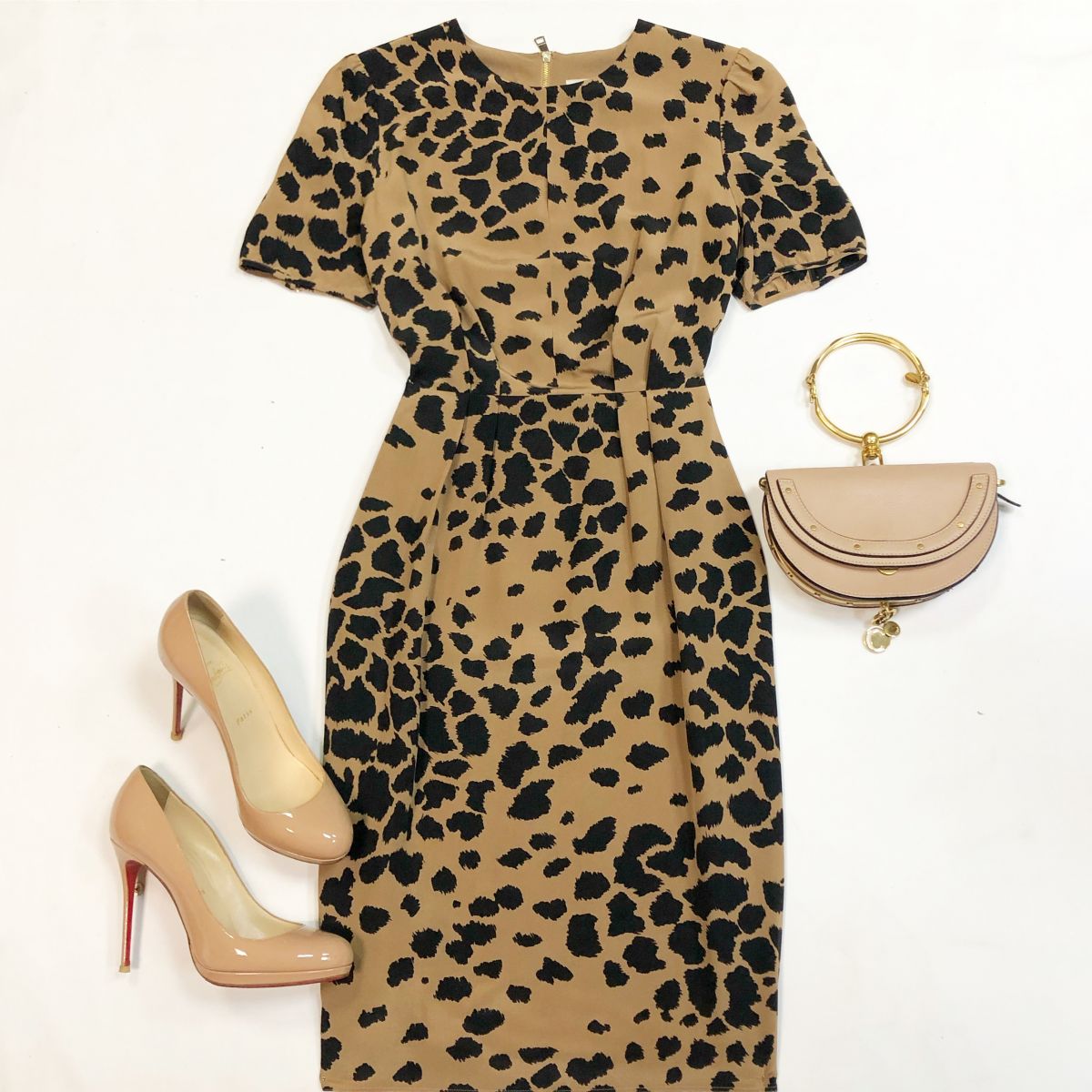 Платье Burberry размер 40 цена 15 385 рубТуфли Louboutin размер 40 цена 12 308 рубСумка Chloe
