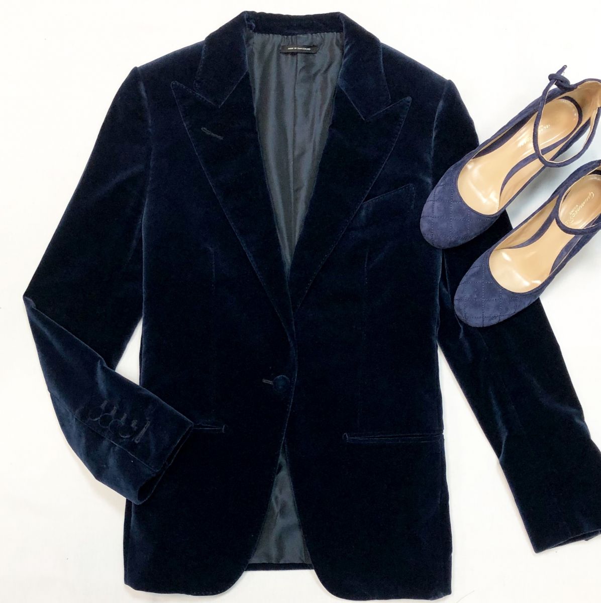 Жакет /бархат/ Tom Ford размер 38 цена 18 463 руб
Туфли Gianvito Rossi размер 37.5 цена 23 078 руб