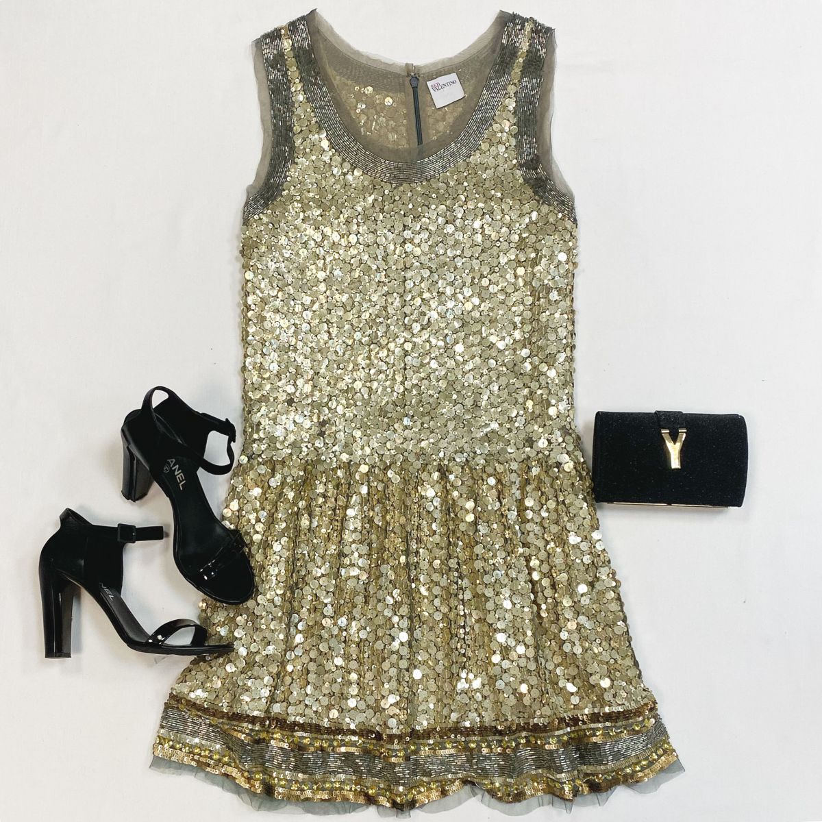 Платье/пайетки / Red Valentino размер 40 цена 10 770 рубБосоножки Chanel размер 38 цена 15 385 рубКлатч Ysl