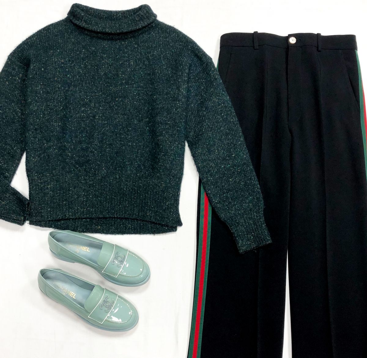 Брюки Gucci размер 42 цена 15 655 руб
Свитер размер S цена 7 828 руб
Лоферы Chanel размер 38.5 цена 39 138 руб