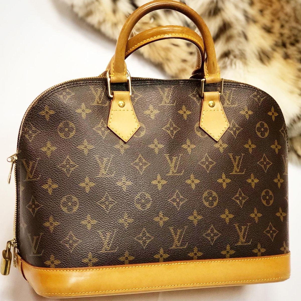 Сумка Louis Vuitton  размер 30/22 цена 30 770 руб