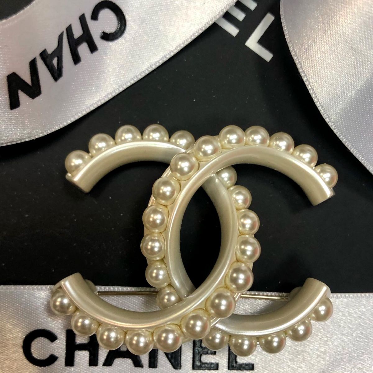 Брошка Chanel цена 53 848 руб 