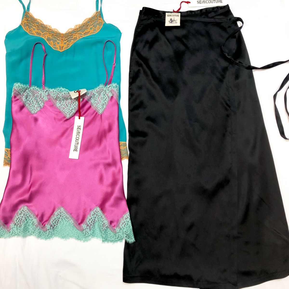 Топы /шелк/ SEMICOUTURE размер S/М цена по 3 078 руб 
Юбка /шелк/ Semicouture размер S цена 7 693 руб /с ценником/