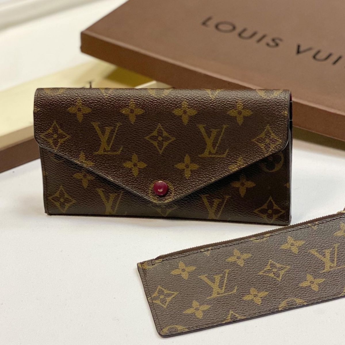 Кошелёк Louis Vuitton размер 19/10 цена 23 078 руб 