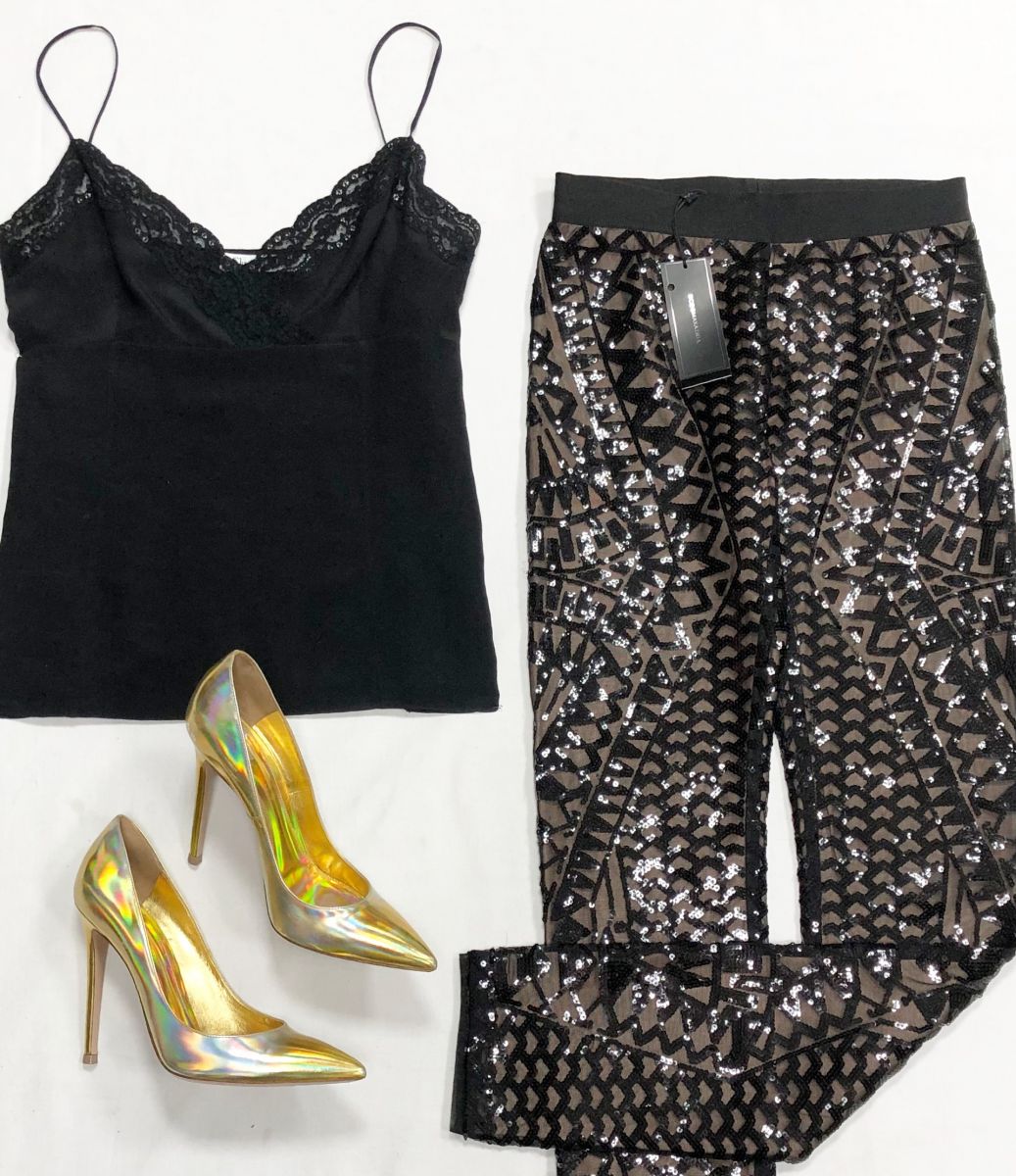 Топ Christian Dior размер 40 цена 10 959 руб
Брюки/ пайетки/ Bsbgmaxazria размер XS цена 10 959 руб
Туфли Gianvito Rossi размер 38.5 цена 7 828 руб