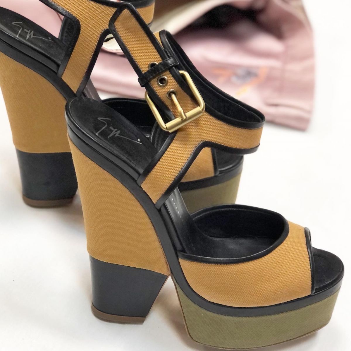 Босоножки Guizeppe Zanotti размер 39 цена 9 231 руб 