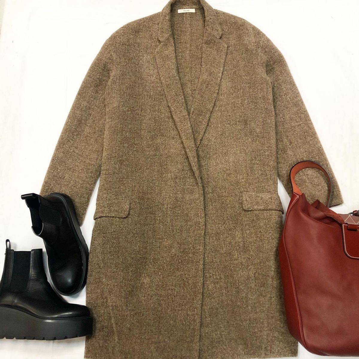 Пальто CELINE размер 40 цена 46 155 руб Ботинки VALENTINO размер 38 цена 30 770 руб Сумка HERMES