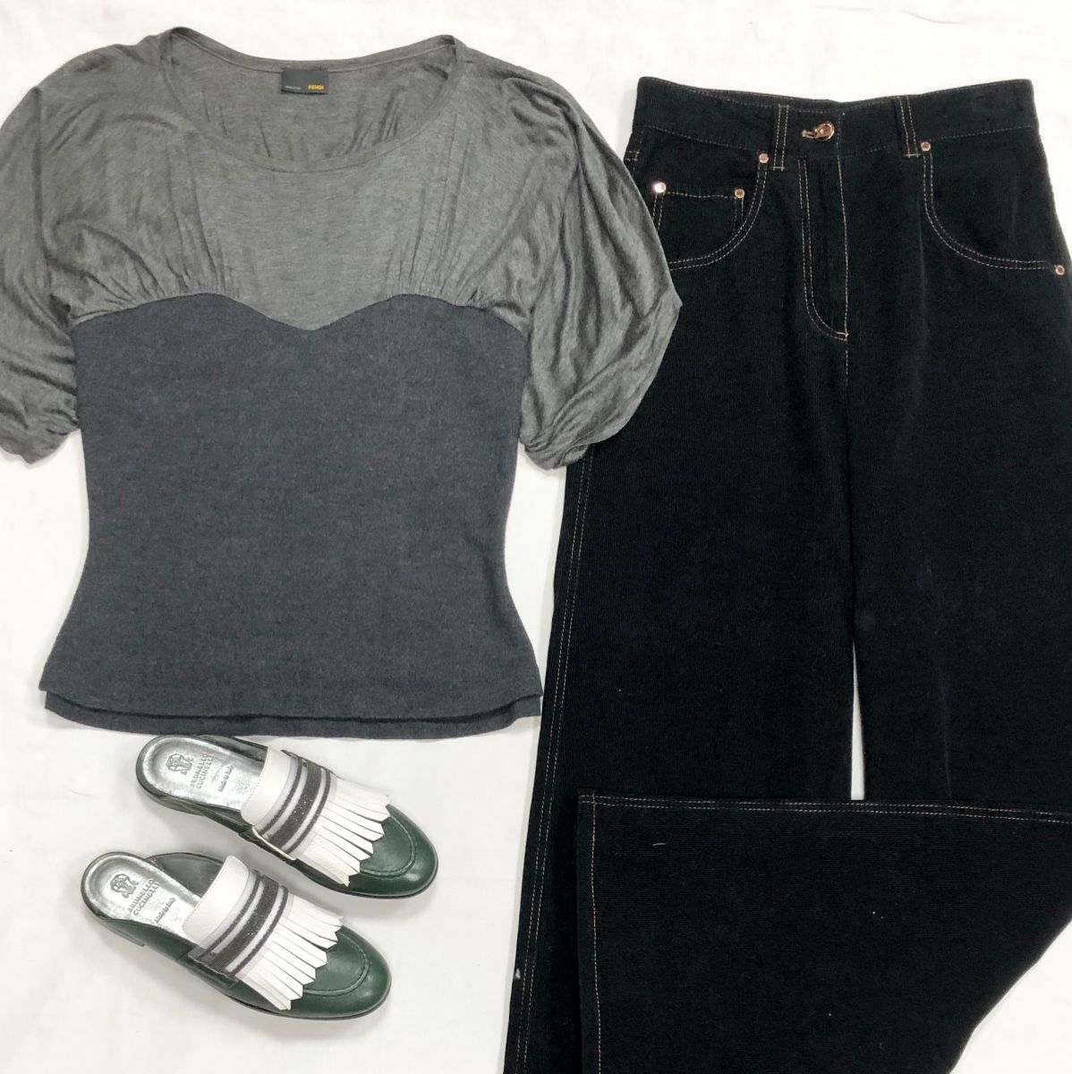 Кофта Fendi размер 44 цена 7 828 руб
Брюки/ вельвет/ размер 36 цена 23 483 руб
Мюли  размер 37 цена 31 310 руб