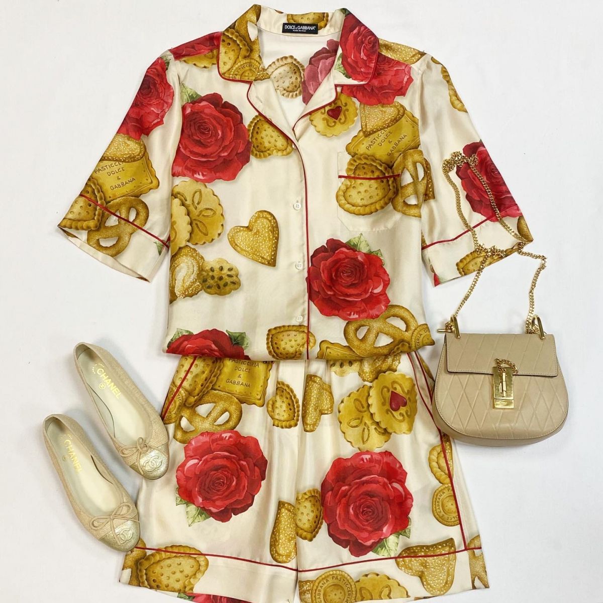 Костюм/шёлк/ Dolce Gabbana размер 40 цена 30 770 рубБалетки Chanel размер 35 цена 23 078 рубСумка Chloe