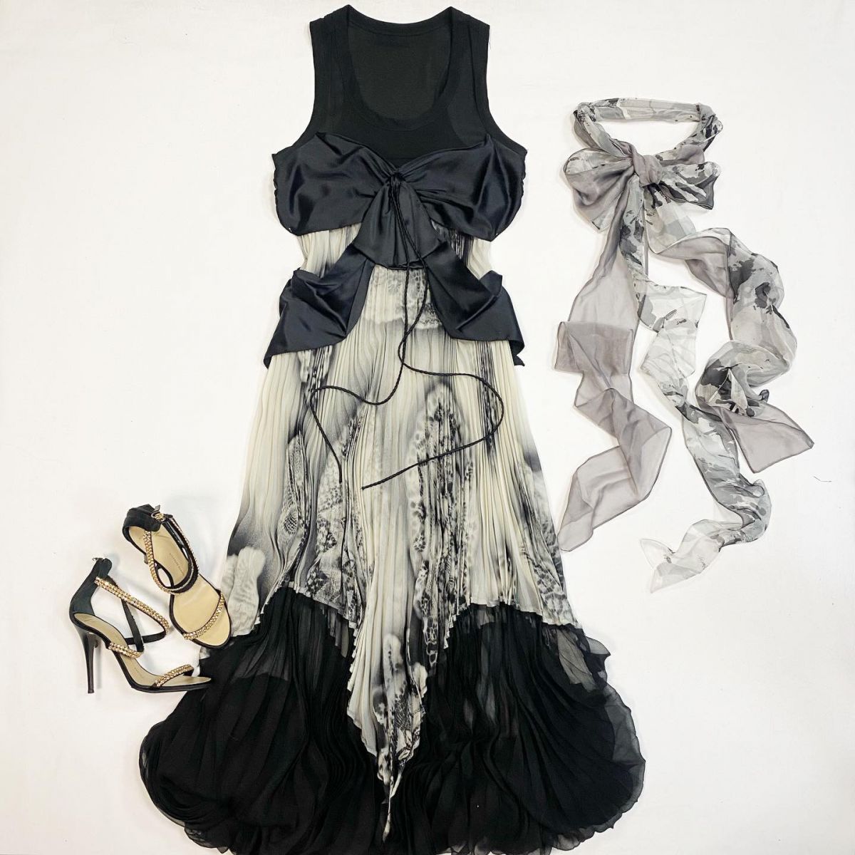 Платье +Шаль Jean Paul Gaultier размер 40 цена 18 462 рубБосоножки Giuseppe Zanotti размер 35.5 цена 10 770 руб