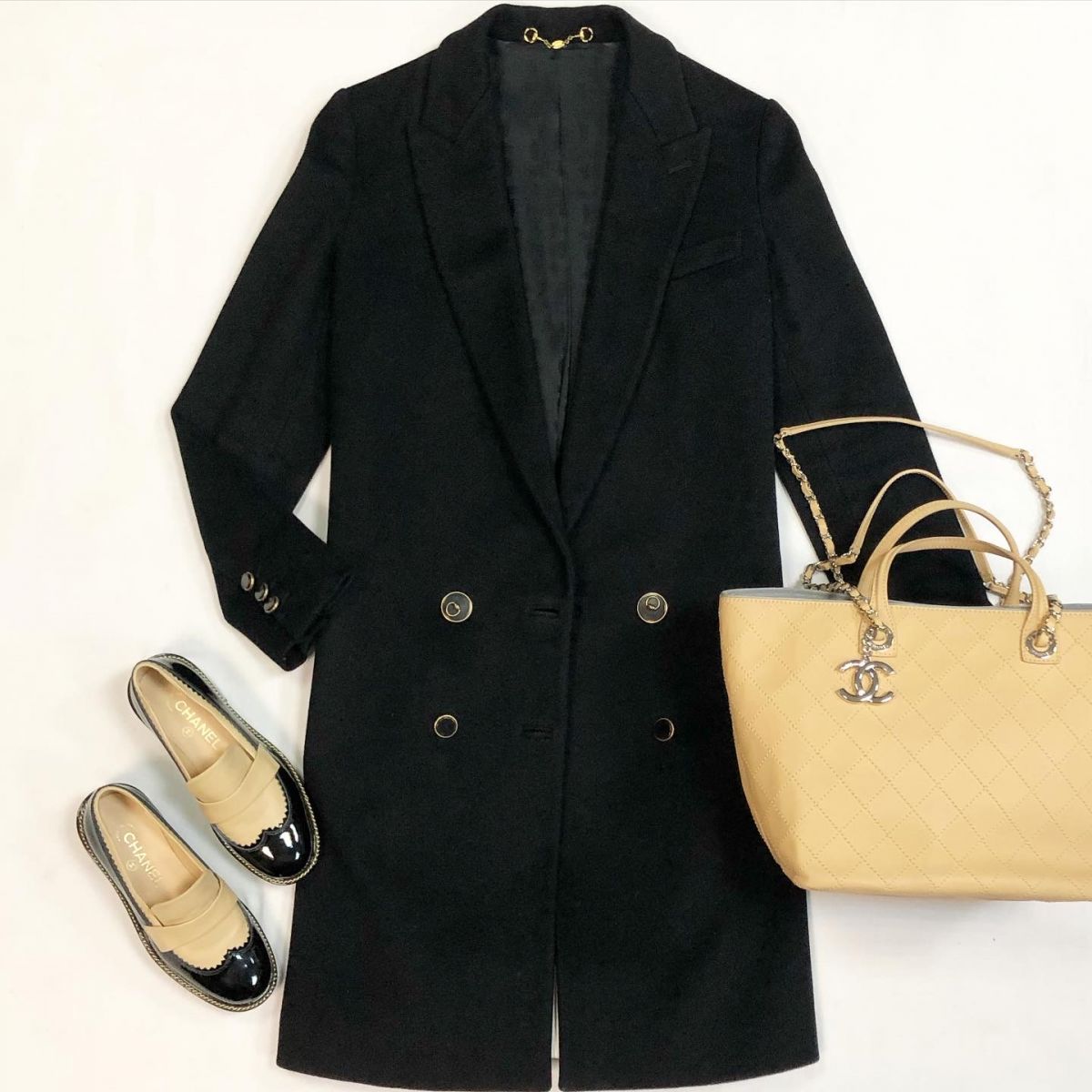 Пальто Gucci размер 40 цена 18 462 рубЛоферы Chanel размер 36 цена 53 848 рубСумка Chanel