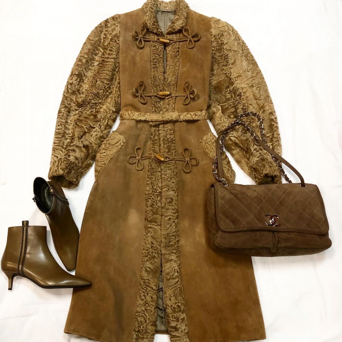 Дубленка CHRISTIAN DIOR размер 36/38 цена 107 693 руб Ботильоны Brunello Cuccinelli размер 39 цена 76 925 руб Сумка Chanel