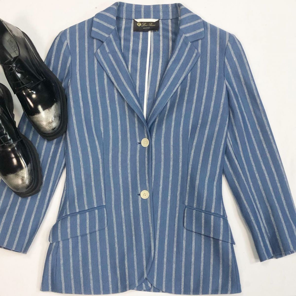 Жакет Loro Piana размер 38 цена 23 078 рубБотинки Jil Sander размер 37 цена 15 385 руб