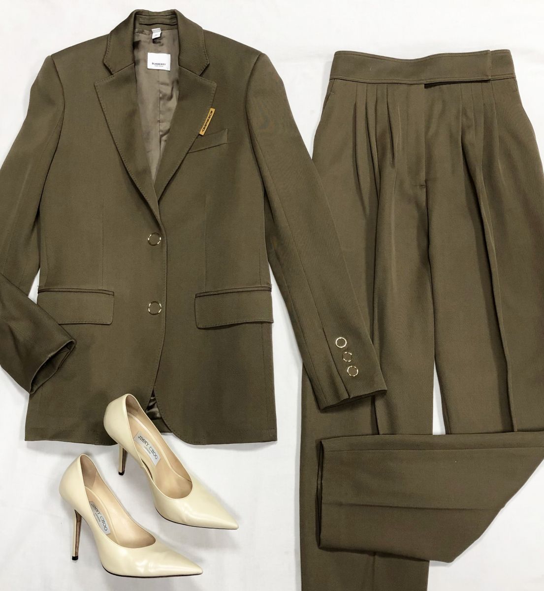 Костюм Burberry размер 36 цена 62 620 руб
Туфли Jimmy CHOO размер 39 цена 23 483 руб
