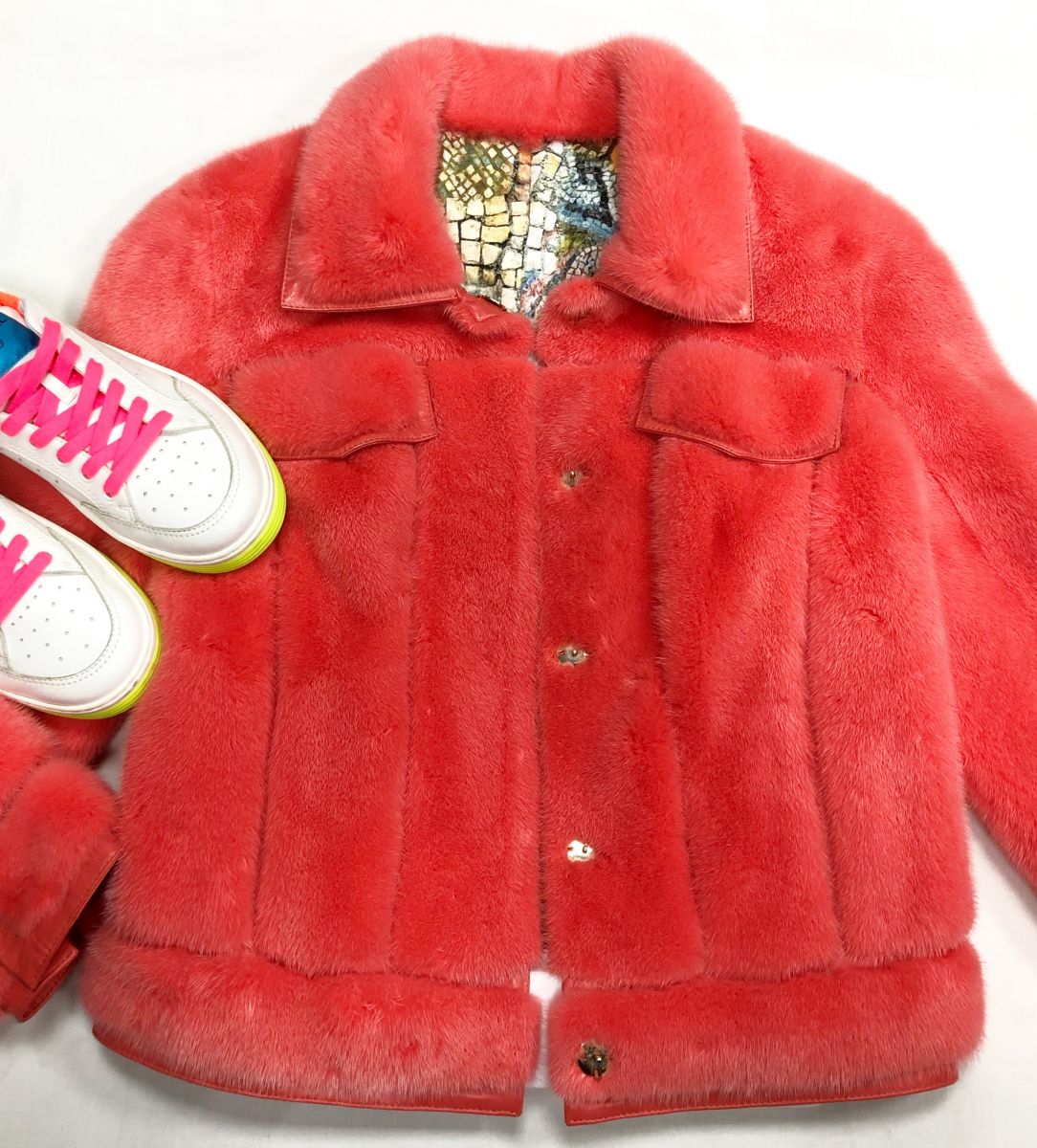 Шубка / мех норки/ размер M цена 54 793 руб
Кроссовки Chanel размер 39 цена 78 275 руб